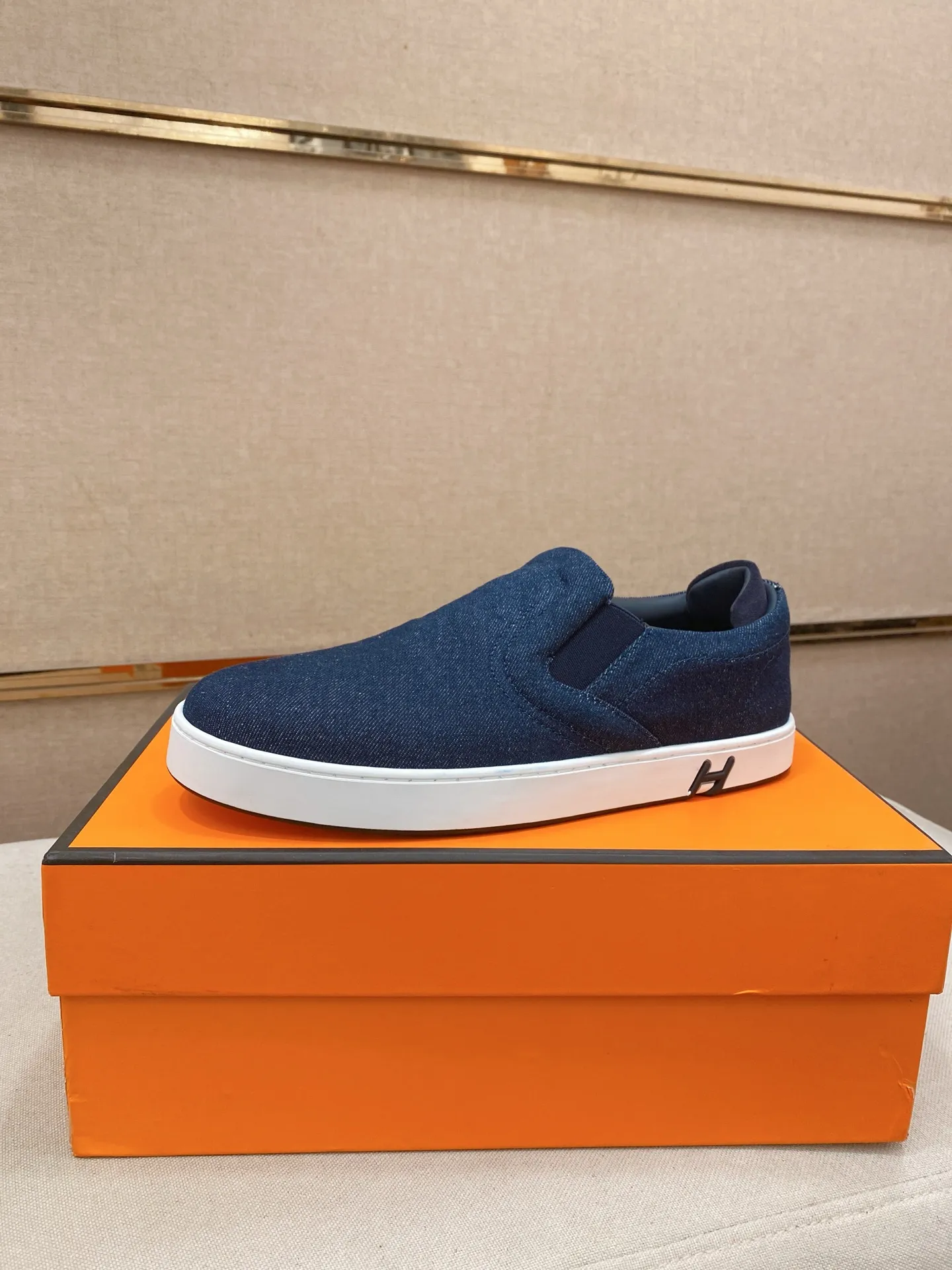 Men's clothing and shoes💰: 442💰《HERMES》【Classic original single version】Hermès; top 🔝purchase agent🔍🔍men's latest 🇺🇸 counter sales simultaneously, imported from Italy original ▲▲cowhide ▲▲ (high-end, nobility, class) ) Exquisite workmanship (Italian 🇮🇹 imported water-dyed 🐂 cowhide lining) sole: original sole provided by the original factory, ⚠️exclusive double-layer activity·TPR·rubber·combined molded outsole; super comfortable·wear-resistant·non-slip·environmental protection The real thing is more beautiful if you take the real thing (high quality, follow the order). You can enter and exit the counter at will * Number of yards: 38-44 (45 can be customized and cannot be returned or exchanged)